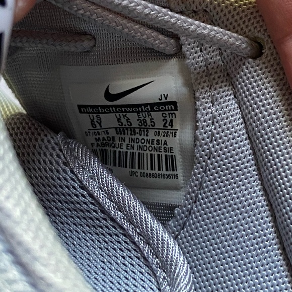 Nike Roshe Shoes - Picture 3 of 6